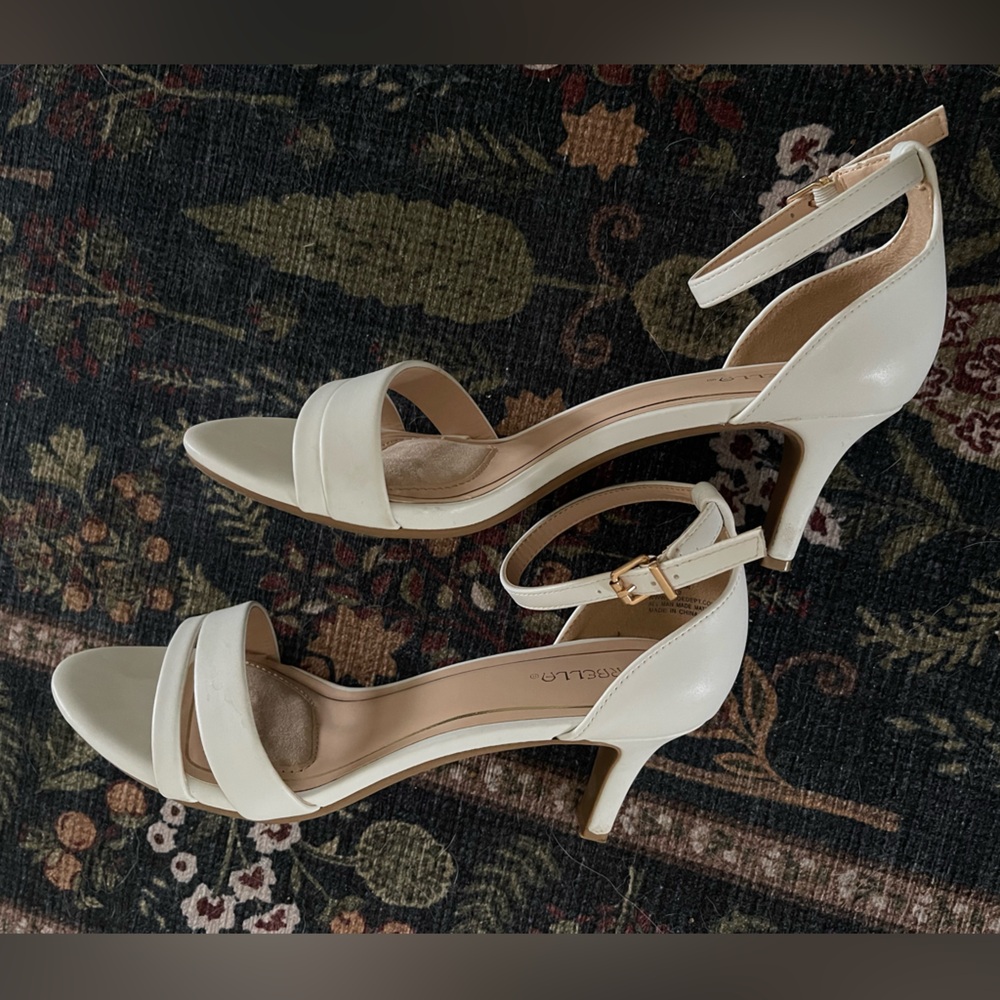 Marabella Chic Cream Ankle Strap Heels | Size 9